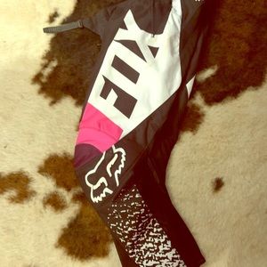 Women’s fox riding pants size 4 and shirt size small sold as set.